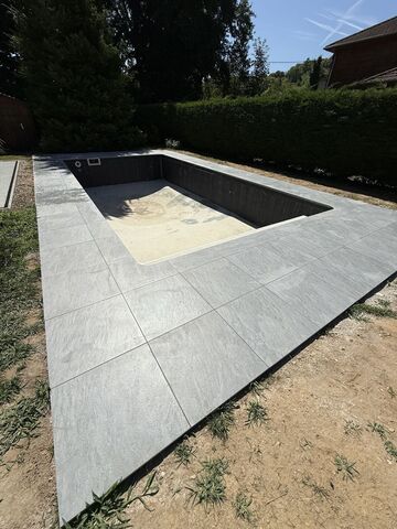 Construction d’une piscine 8x4m avec fond Curve à Montagny
